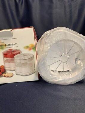 Kitchen Apple Slicer and Corer - White